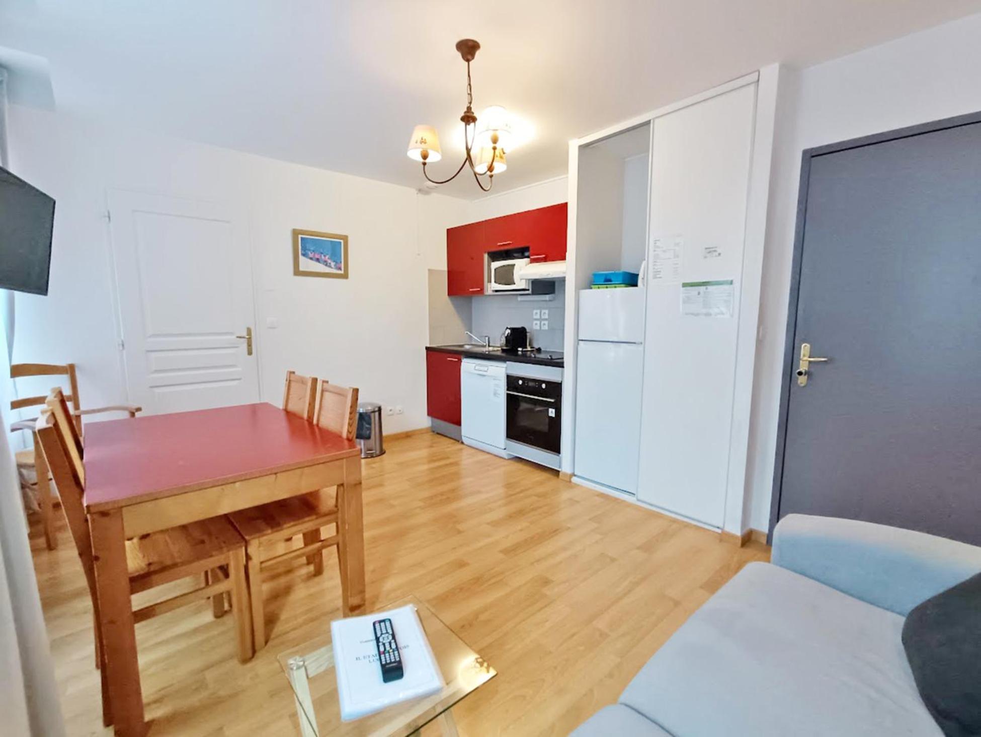 Il Etait Une Fois Luchon, T2, Centre Luchon, Wifi, Casier A Skis, Ascenseur, 4 Personnes Apartment Bagneres-de-Luchon Luaran gambar